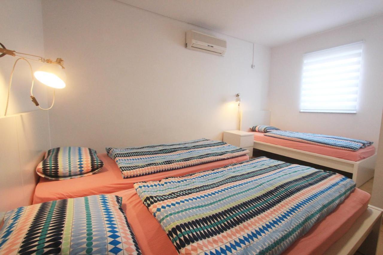 Beachfront Apartments Anita With Pool Karlobag Exterior foto