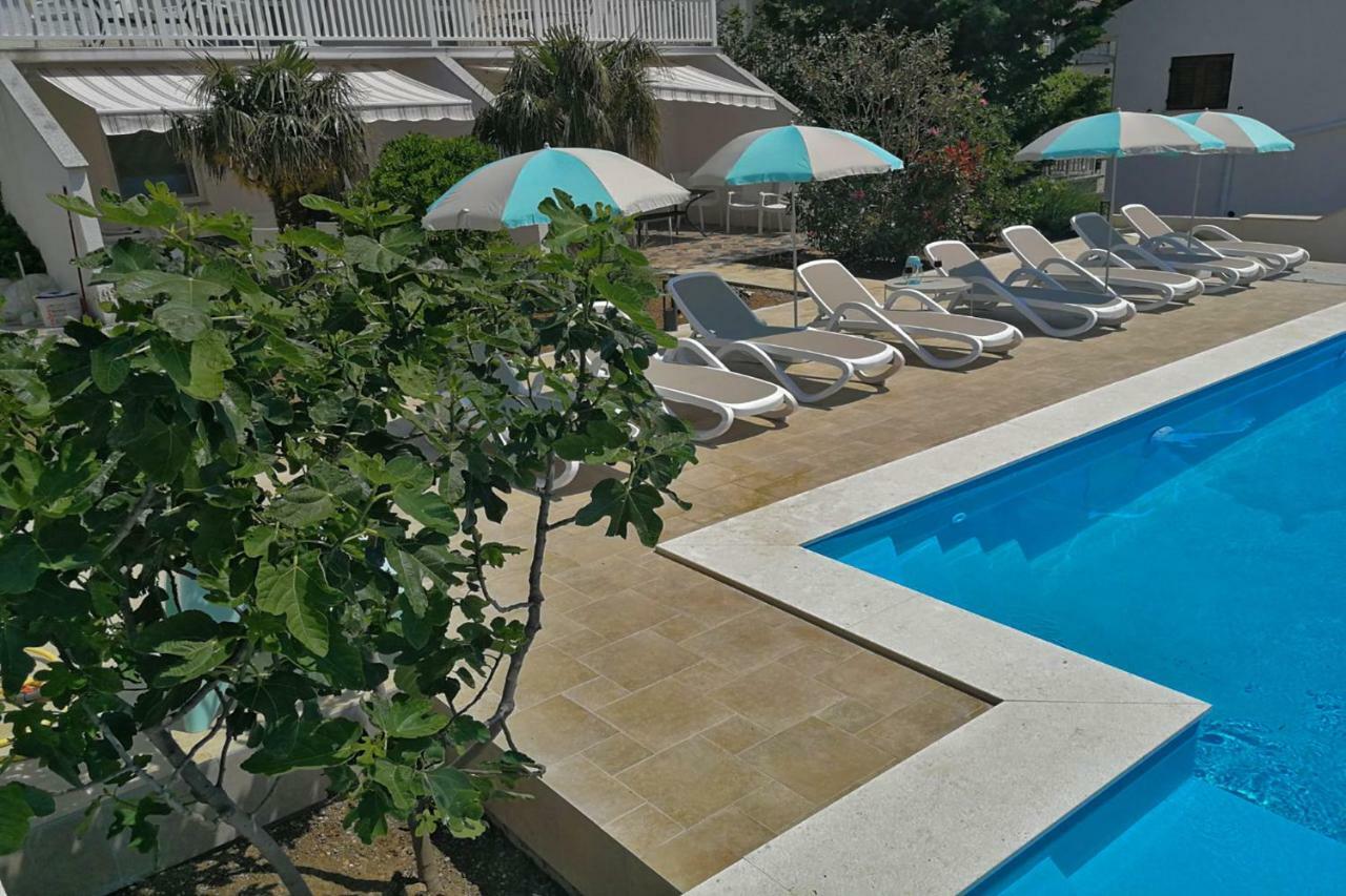 Beachfront Apartments Anita With Pool Karlobag Exterior foto