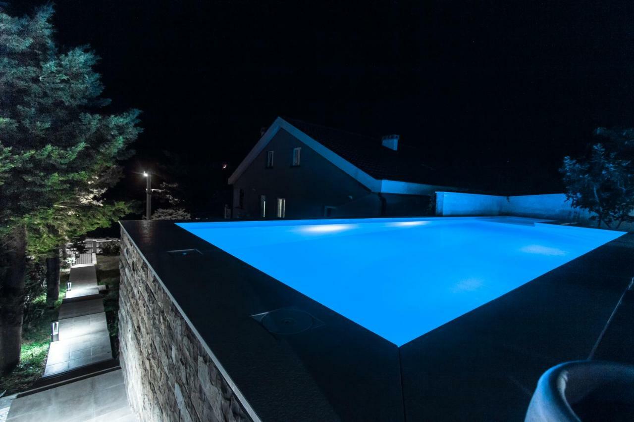 Beachfront Apartments Anita With Pool Karlobag Exterior foto